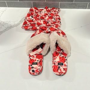 NWT - Victoria Secret slippers and matching dust bag - size L